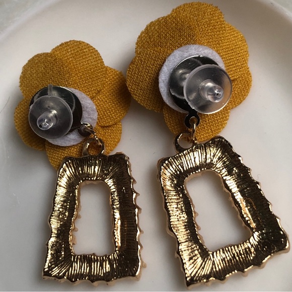 Statement floral & faux gold drop earrings - Picture 4 of 7